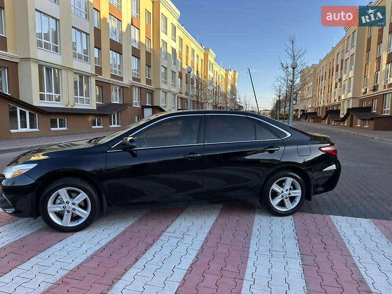 Седан Toyota Camry 2014 в Киеве