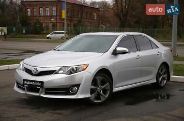Седан Toyota Camry 2014 в Харькове
