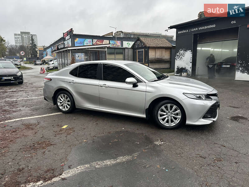 Седан Toyota Camry 2018 в Киеве