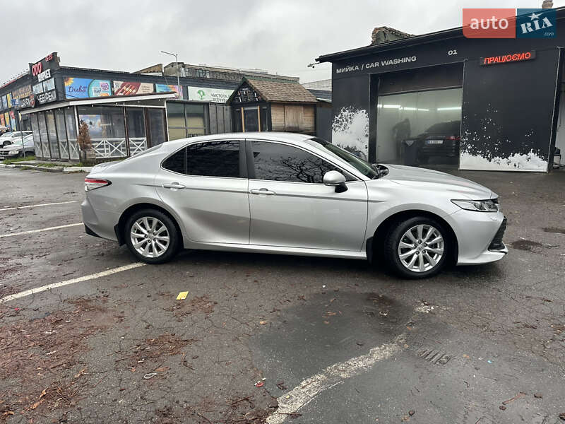 Седан Toyota Camry 2018 в Киеве