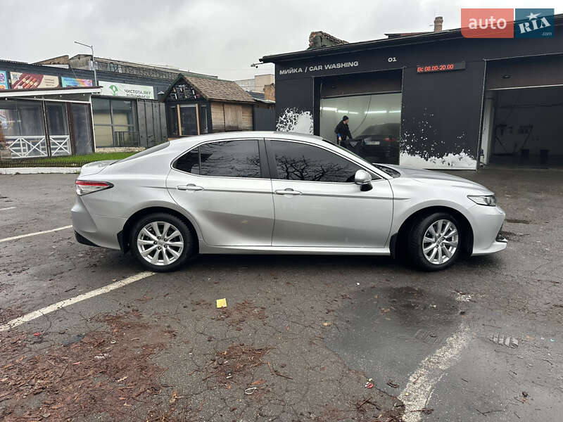 Седан Toyota Camry 2018 в Киеве