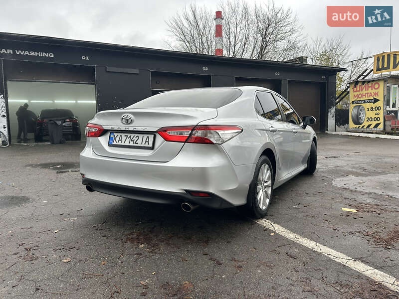 Седан Toyota Camry 2018 в Киеве