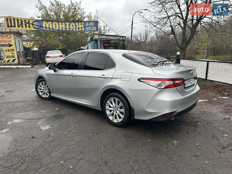 Седан Toyota Camry 2018 в Киеве