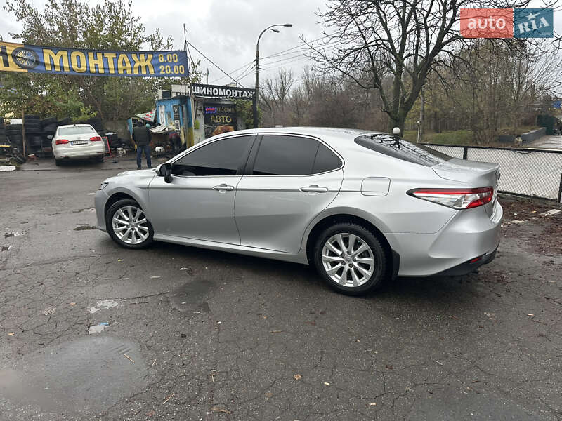 Седан Toyota Camry 2018 в Киеве
