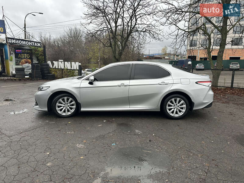 Седан Toyota Camry 2018 в Киеве