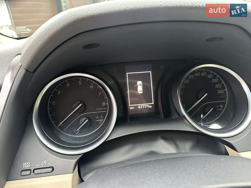 Седан Toyota Camry 2018 в Киеве