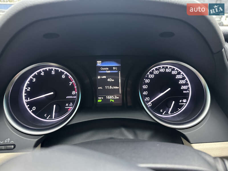 Седан Toyota Camry 2018 в Киеве