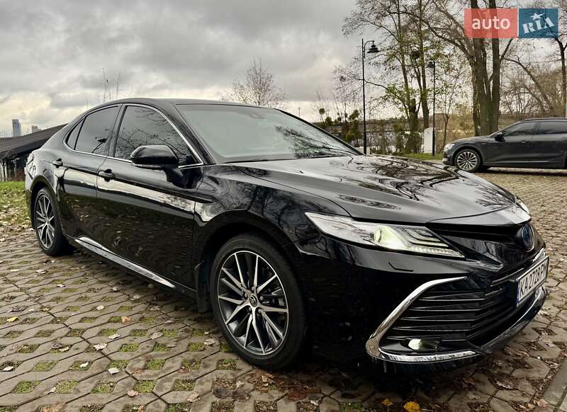 Седан Toyota Camry 2023 в Києві