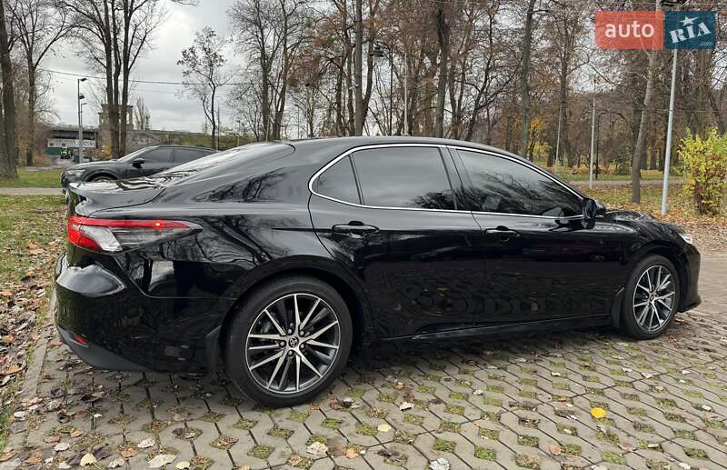 Седан Toyota Camry 2023 в Києві