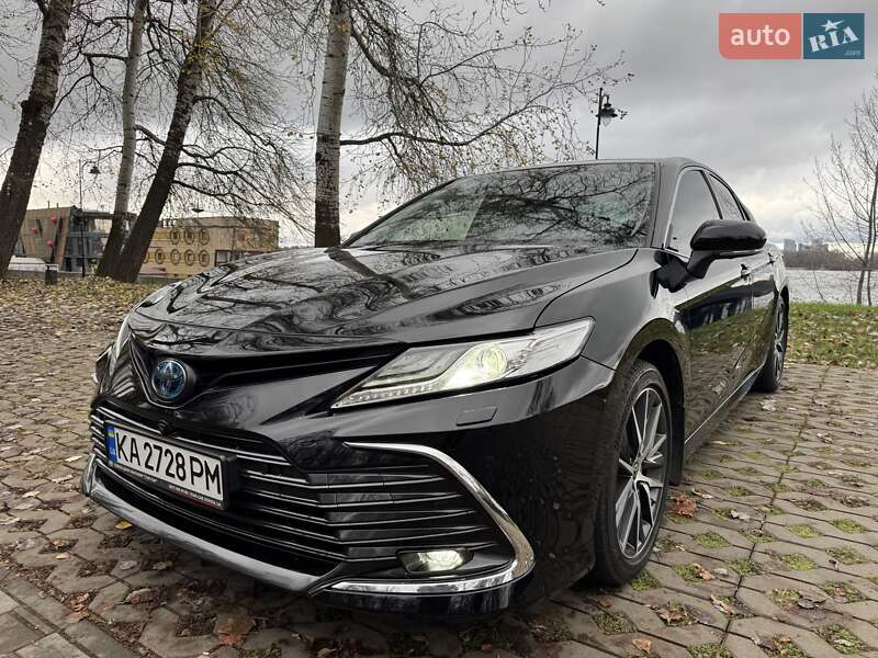 Седан Toyota Camry 2023 в Києві