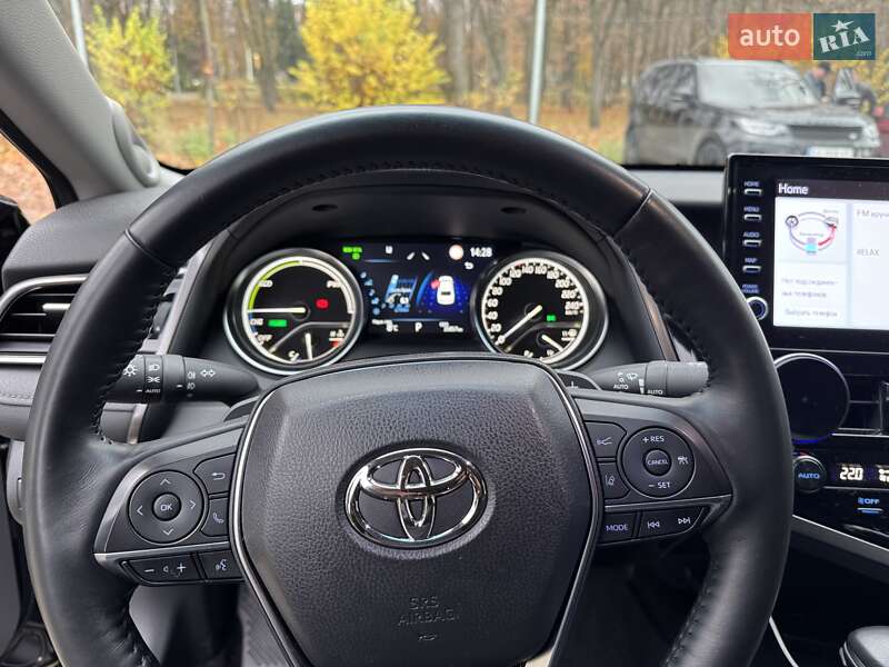 Седан Toyota Camry 2023 в Києві