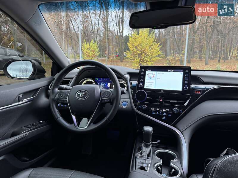 Седан Toyota Camry 2023 в Києві