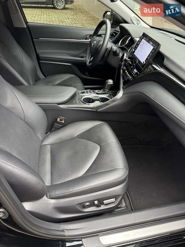 Седан Toyota Camry 2023 в Києві