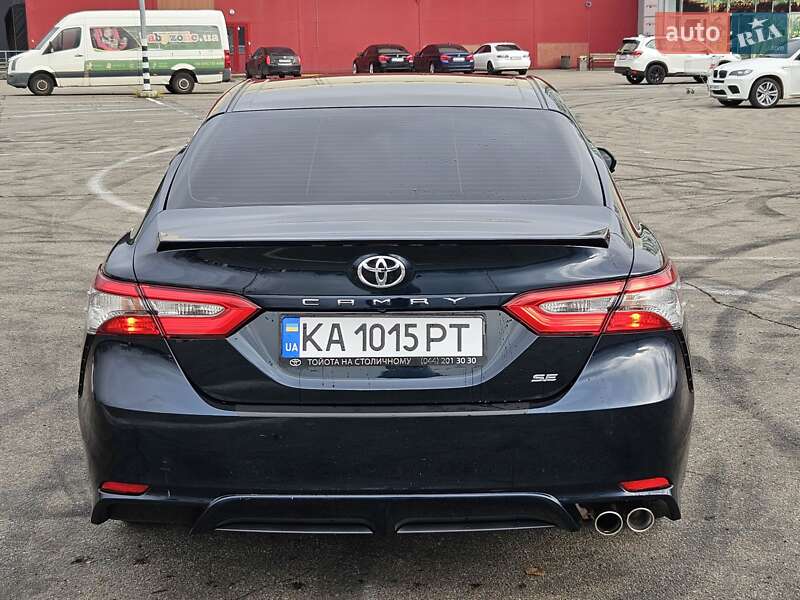 Седан Toyota Camry 2018 в Києві