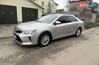 Седан Toyota Camry 2017 в Киеве