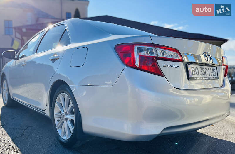 Седан Toyota Camry 2012 в Тернополе