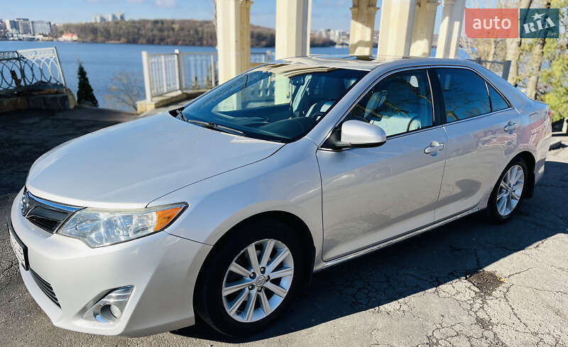 Седан Toyota Camry 2012 в Тернополе