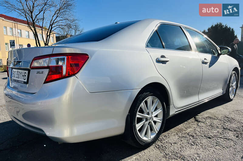 Седан Toyota Camry 2012 в Тернополе