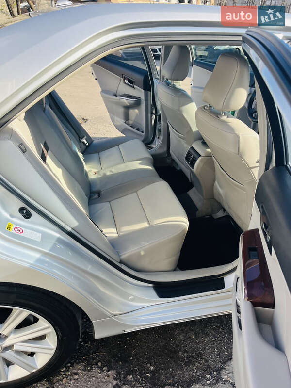 Седан Toyota Camry 2012 в Тернополе