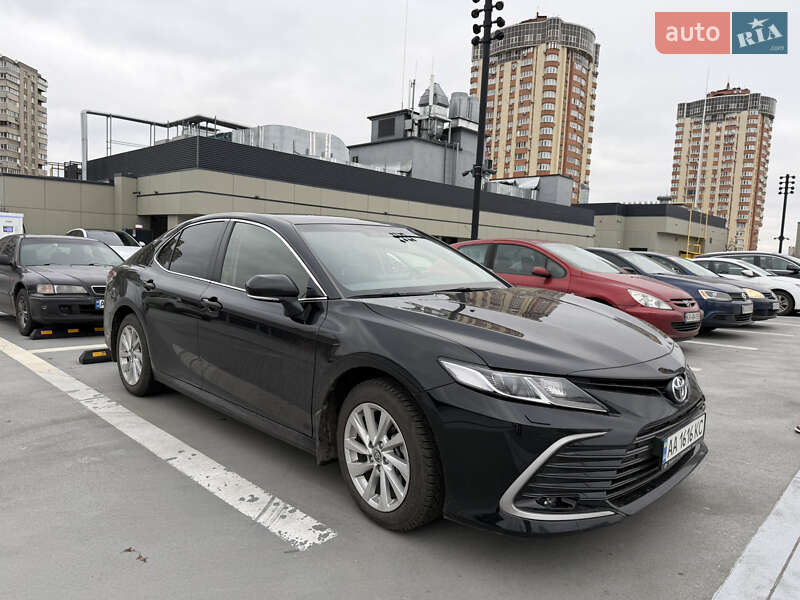 Седан Toyota Camry 2024 в Киеве