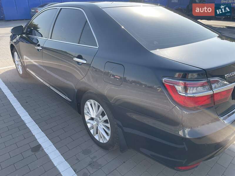 Седан Toyota Camry 2015 в Киеве