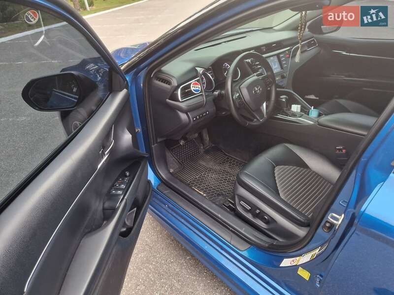 Седан Toyota Camry 2017 в Киеве фото 26 Седан Toyota Camry 2017 в Киеве