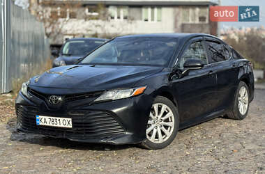 Седан Toyota Camry 2017 в Києві