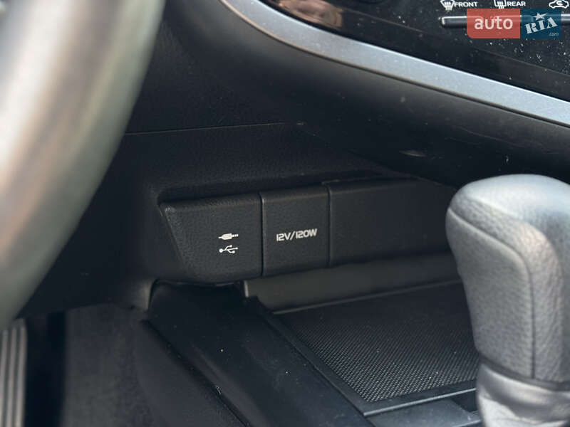 Седан Toyota Camry 2017 в Виннице