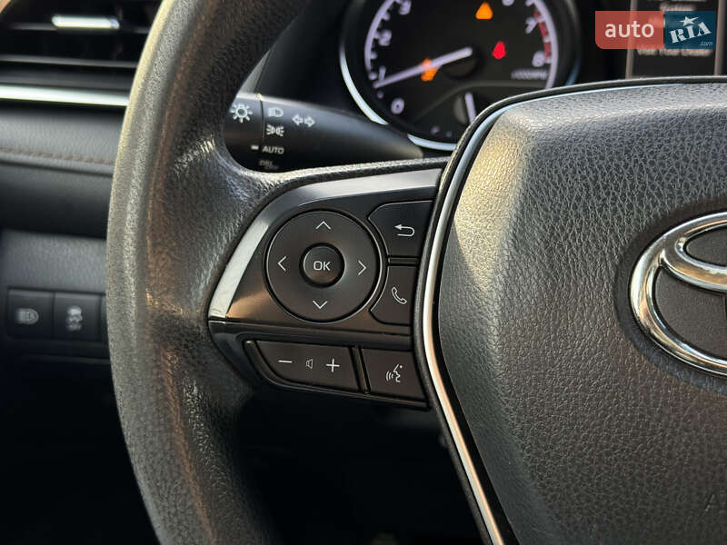 Седан Toyota Camry 2017 в Виннице