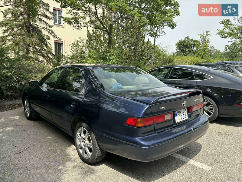 Седан Toyota Camry 1998 в Киеве