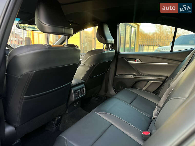 Седан Toyota Camry 2024 в Киеве фото 41 Седан Toyota Camry 2024 в Киеве
