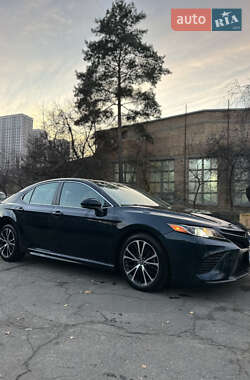 Седан Toyota Camry 2019 в Києві