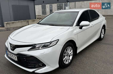 Седан Toyota Camry 2018 в Києві