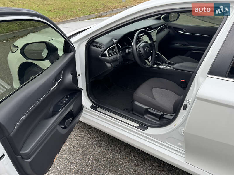 Седан Toyota Camry 2018 в Киеве фото 19 Седан Toyota Camry 2018 в Киеве