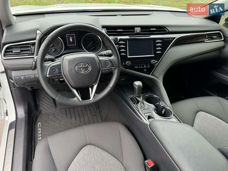 Седан Toyota Camry 2018 в Киеве фото 23 Седан Toyota Camry 2018 в Киеве