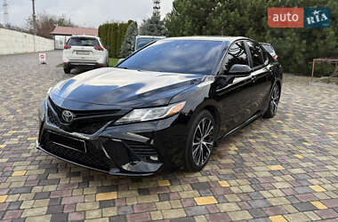 Седан Toyota Camry 2017 в Днепре