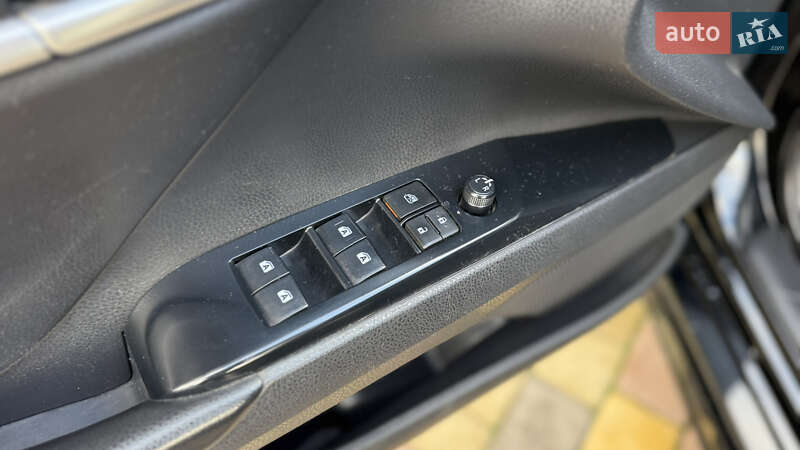Седан Toyota Camry 2017 в Днепре фото 13 Седан Toyota Camry 2017 в Днепре