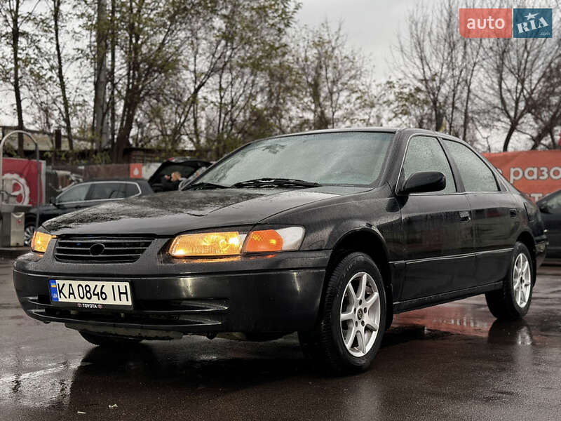Седан Toyota Camry 1999 в Києві