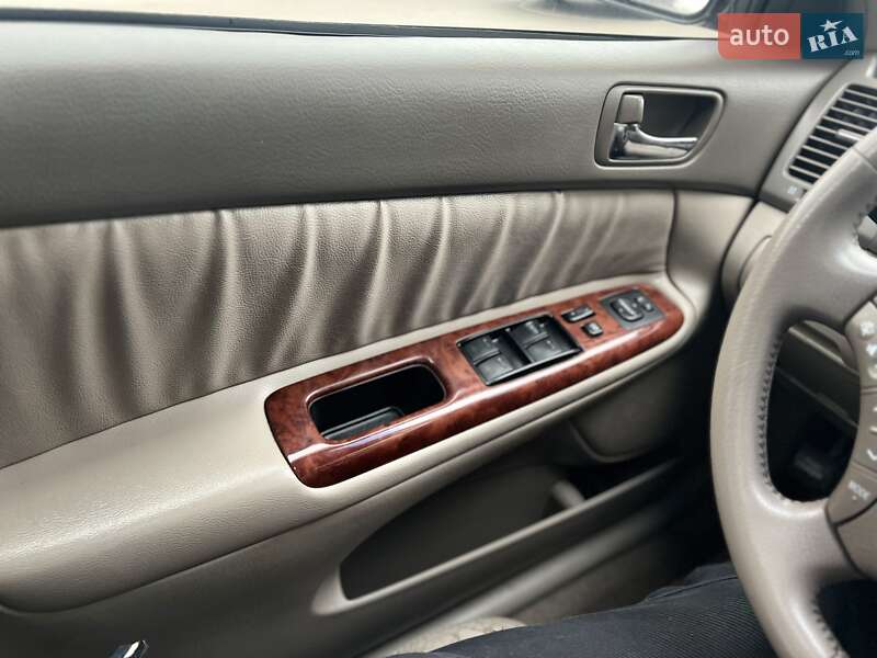 Седан Toyota Camry 2005 в Києві