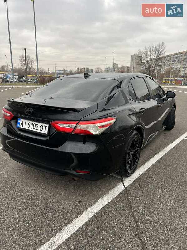 Седан Toyota Camry 2019 в Киеве