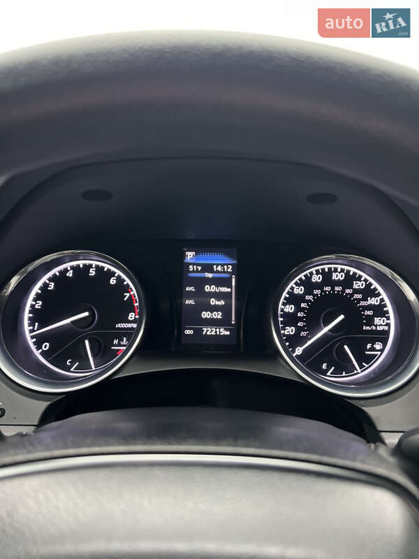 Седан Toyota Camry 2019 в Киеве