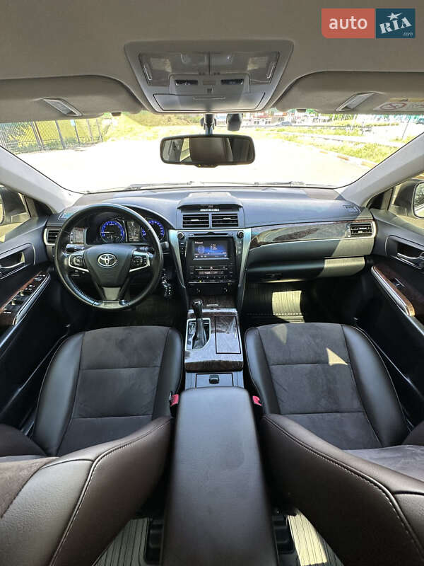 Седан Toyota Camry 2017 в Киеве