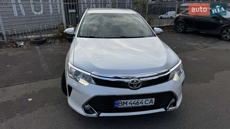 Седан Toyota Camry 2017 в Киеве