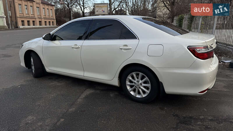 Седан Toyota Camry 2017 в Киеве