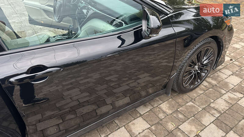 Седан Toyota Camry 2018 в Львове