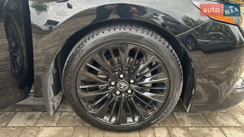 Седан Toyota Camry 2018 в Львове