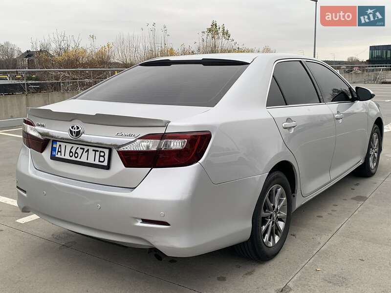 Седан Toyota Camry 2011 в Києві