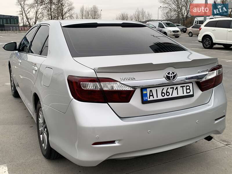Седан Toyota Camry 2011 в Києві