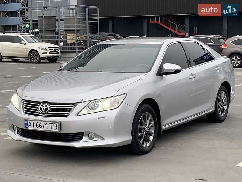 Седан Toyota Camry 2011 в Києві