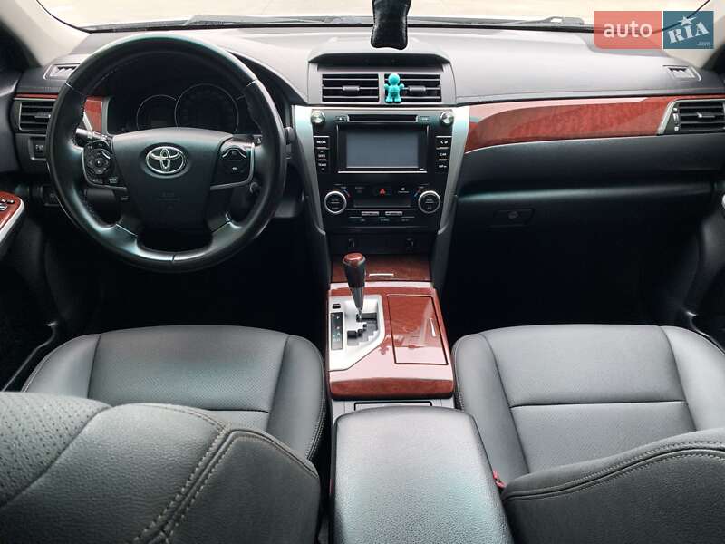 Седан Toyota Camry 2011 в Києві